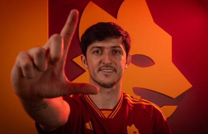 ببینید | دلبری سردار آزمون برای هواداران آاس رم با کیت جدید گرگ‌ها