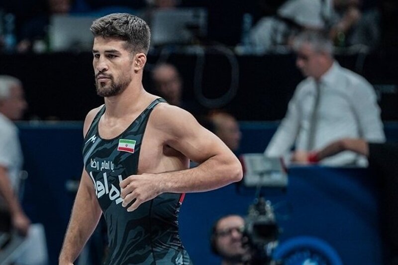 تحقیر قهرمان کشتی با اهدای ربع سکه؟/ یکدست استکان و نعلبکی هم می دادید