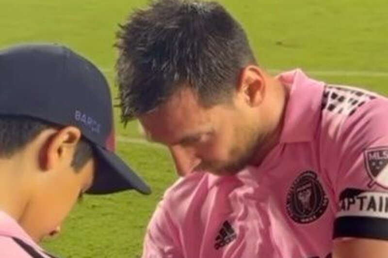 ببینید | واکنش دیدنی بادیگارد مسی به حمله یک جیمی جامپ نوجوان!