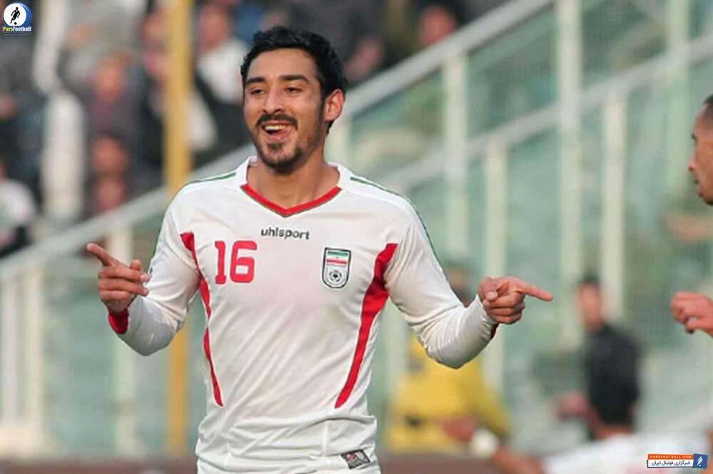 عکس‌| مهاجم تیم ملی دست به اسلحه شد!