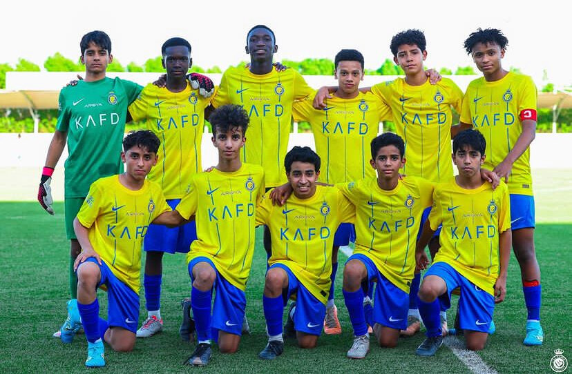 عکس‌| سورپرایز النصری‌ها برای پسر رونالدو؛ وضعیت عجیب جونیور با عصا!